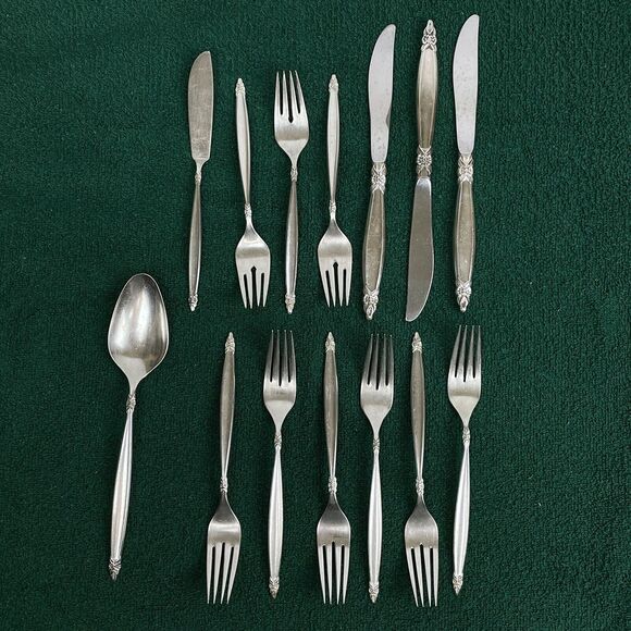 14 pc 1847 Rogers Bros. IS Silver Plate GARLAND Flatware Set - Picture 1 of 8